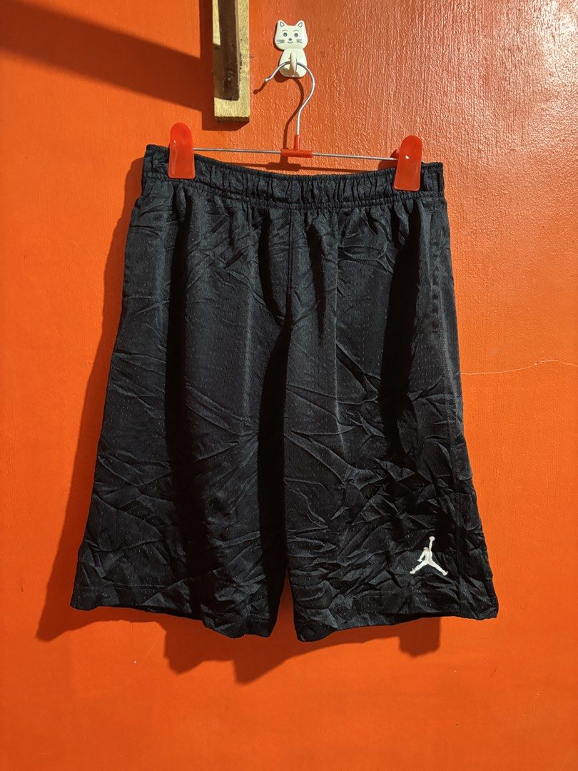 Jordan Black Mesh Basketball Shorts (Category: Shorts) located in Naga. Submitted by ajrc.shop (Listing ID 1470846836, Image 1). Description: Jordan mesh short ✅Size: L youth size ✅Width: 28-36 ✅Length: 20 ✅Color Rate: 9/10 ✅Issue: Cut washtag ✅Need Wash ✅Location: Bicol Naga City, Camarines Sur ✅Courier: J&T Express/Flash Express ✅MOP: Gcash only.