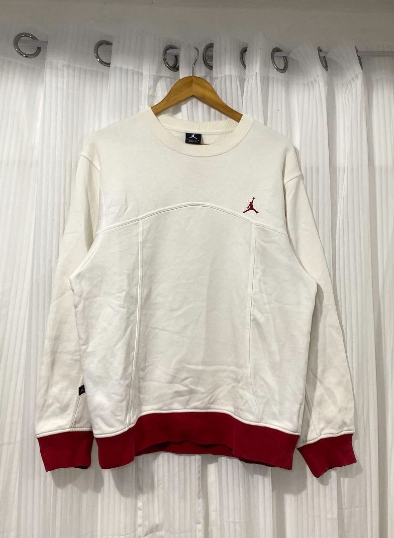 Jordan crewneck (Category: Activewear) located in Tarlac. Submitted by dinnuh4e (Listing ID 1470897273, Image 1). Description: Jordan crewneck W 22 L 28 tini pinhole @sleeve .