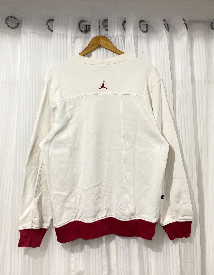Jordan crewneck (Category: Activewear) located in Tarlac. Submitted by dinnuh4e (Listing ID 1470897273, Image 2). Description: Jordan crewneck W 22 L 28 tini pinhole @sleeve .