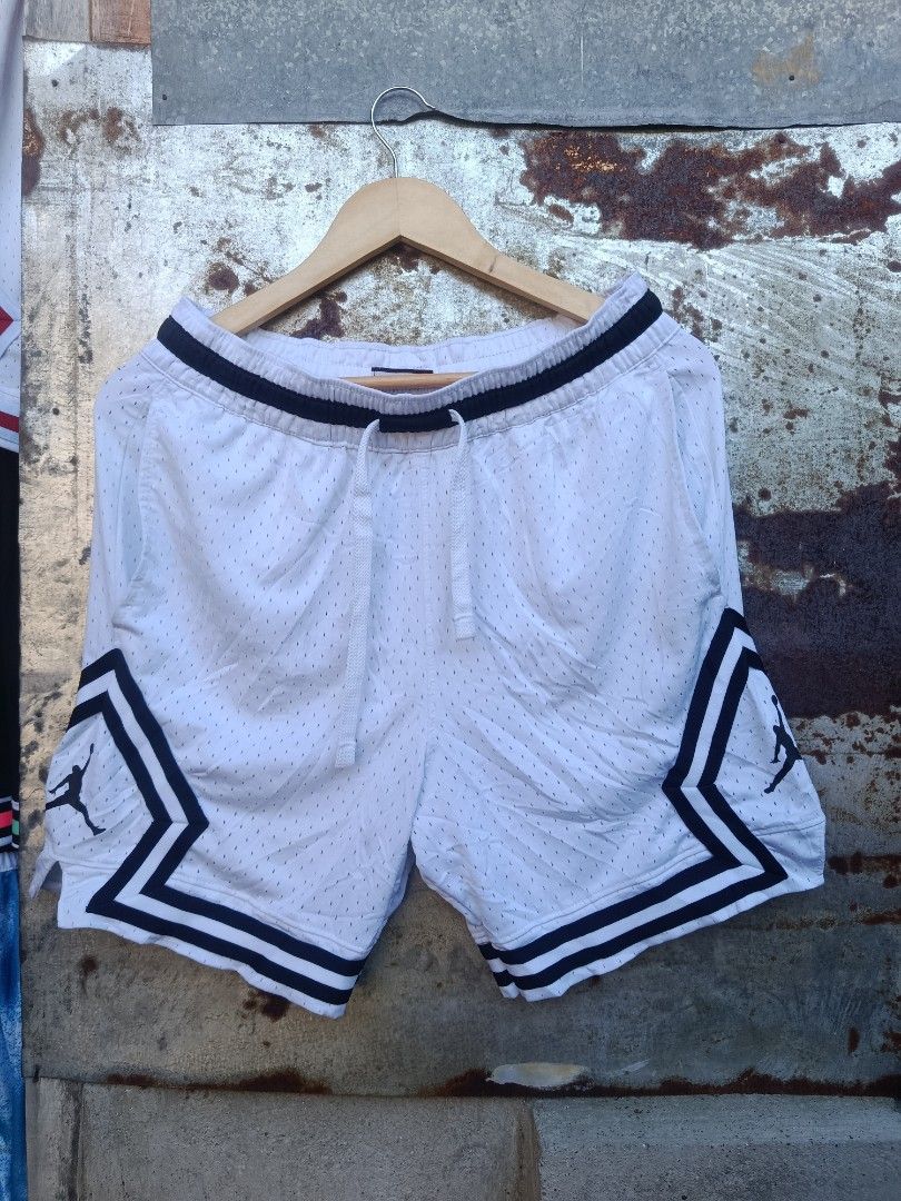 JORDAN DAIMOND SHORTS (Category: Activewear) located in Iloilo. Submitted by _lemornosnas02 (Listing ID 1470810076, Image 1). Description: JORDAN DIAMOND SHORTS MEDIUM ON SIZE DIMES 15X18 LOCATION ILOILO PLUS SHIP VIA LBC.