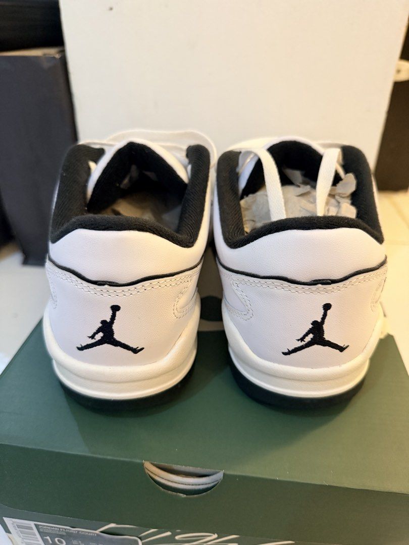Jordan Flight Court White Black Size 10 (Category: Sneakers) located in Quezon City. Submitted by ponchcan (Listing ID 1470833818, Image 3). Description: - Model: Jordan Flight Court - Colorway: White and Black - Size: 10 US - Condition: Clean leather upper with minor wear on bottom treads - Details: Classic Jumpman branding on tongue/heel, Flight script on lateral side and outsoles - Packaging: Original green box included.