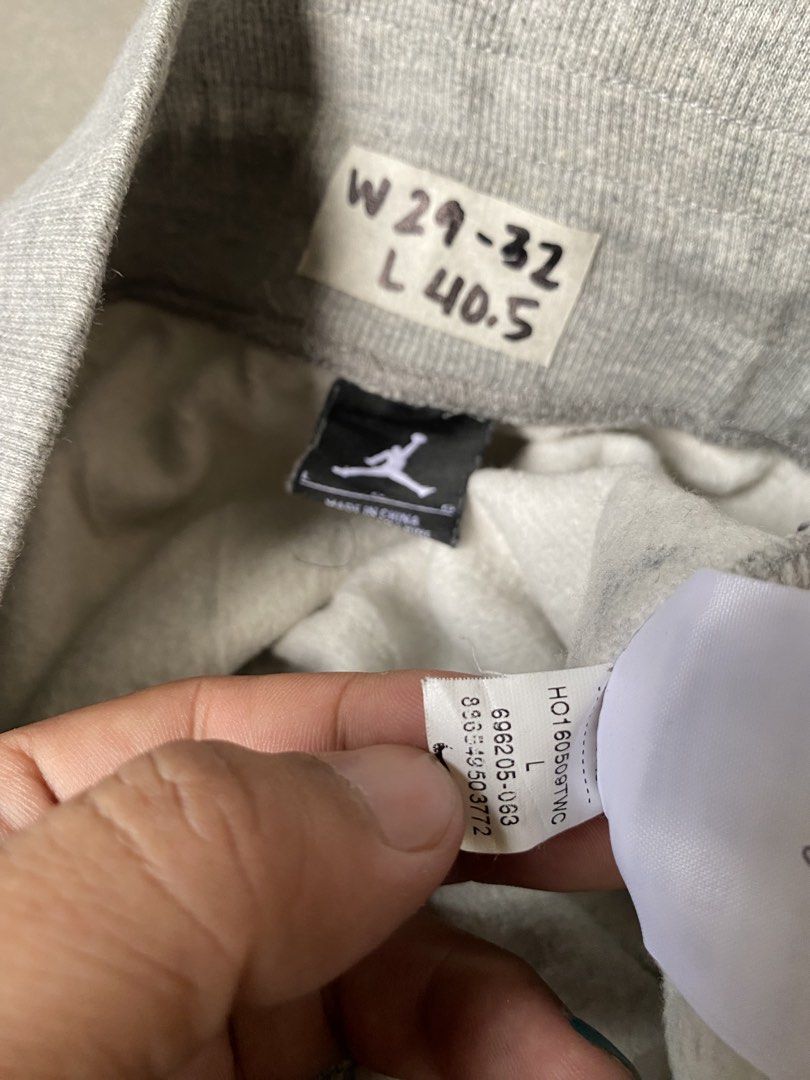 Jordan Jogger pants (Category: Joggers) located in Digos. Submitted by thriftflexph (Listing ID 1470748475, Image 3). Description: Size&Dimes:29-32 x 40.5 Color&Condi:9.5/10 DM for more information 🫶 Items are all thrifted/Handpicked Can ship nationwide🇵🇭 Add Shipping Fee ✈️🎁.