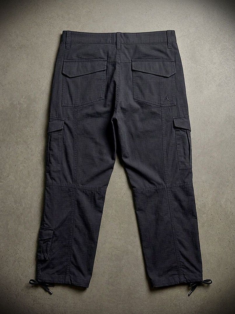 JumpMan Ripstop Woven Cargo Drawstring Pants (Category: Jeans) located in Manila. Submitted by liliaplay (Listing ID 1470848489, Image 2). Description: Premium Solid! Pre-loved Imported 6 pockets semi heavy and thick embroidered design engraved brand on puller y2k zipper straight cut all size: 40-41 hem/rise: 14 length: 40.5 leghole: 10.5 No Issue! Lowered to its negotiable price Payment 1st Shipped.