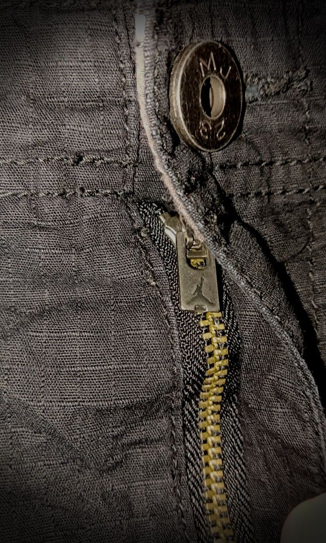 JumpMan Ripstop Woven Cargo Drawstring Pants (Category: Jeans) located in Manila. Submitted by liliaplay (Listing ID 1470848489, Image 3). Description: Premium Solid! Pre-loved Imported 6 pockets semi heavy and thick embroidered design engraved brand on puller y2k zipper straight cut all size: 40-41 hem/rise: 14 length: 40.5 leghole: 10.5 No Issue! Lowered to its negotiable price Payment 1st Shipped.