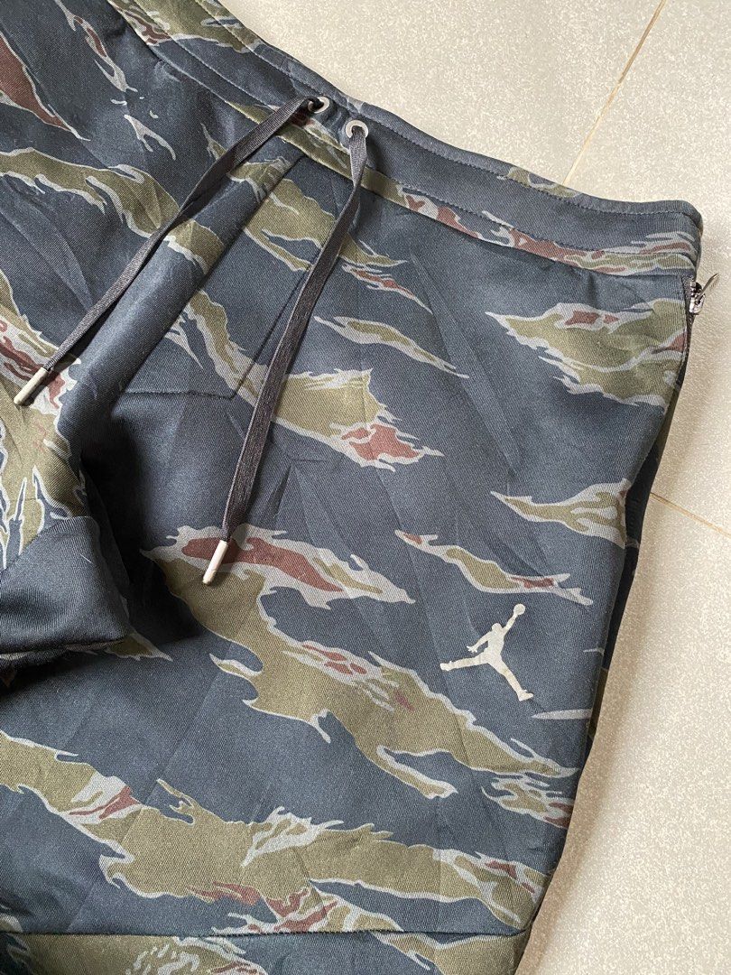Jordan Tiger stripe Camouflage (Category: Joggers) located in Digos. Submitted by thriftflexph (Listing ID 1470750583, Image 2). Description: Size&Dimes:34-36 x 39 Color&Condi:Like new issue:Not sure kung issue ang jumpman Logo DM for more information 🫶 Items are all thrifted/Handpicked Can ship nationwide🇵🇭 Add Shipping Fee ✈️🎁.