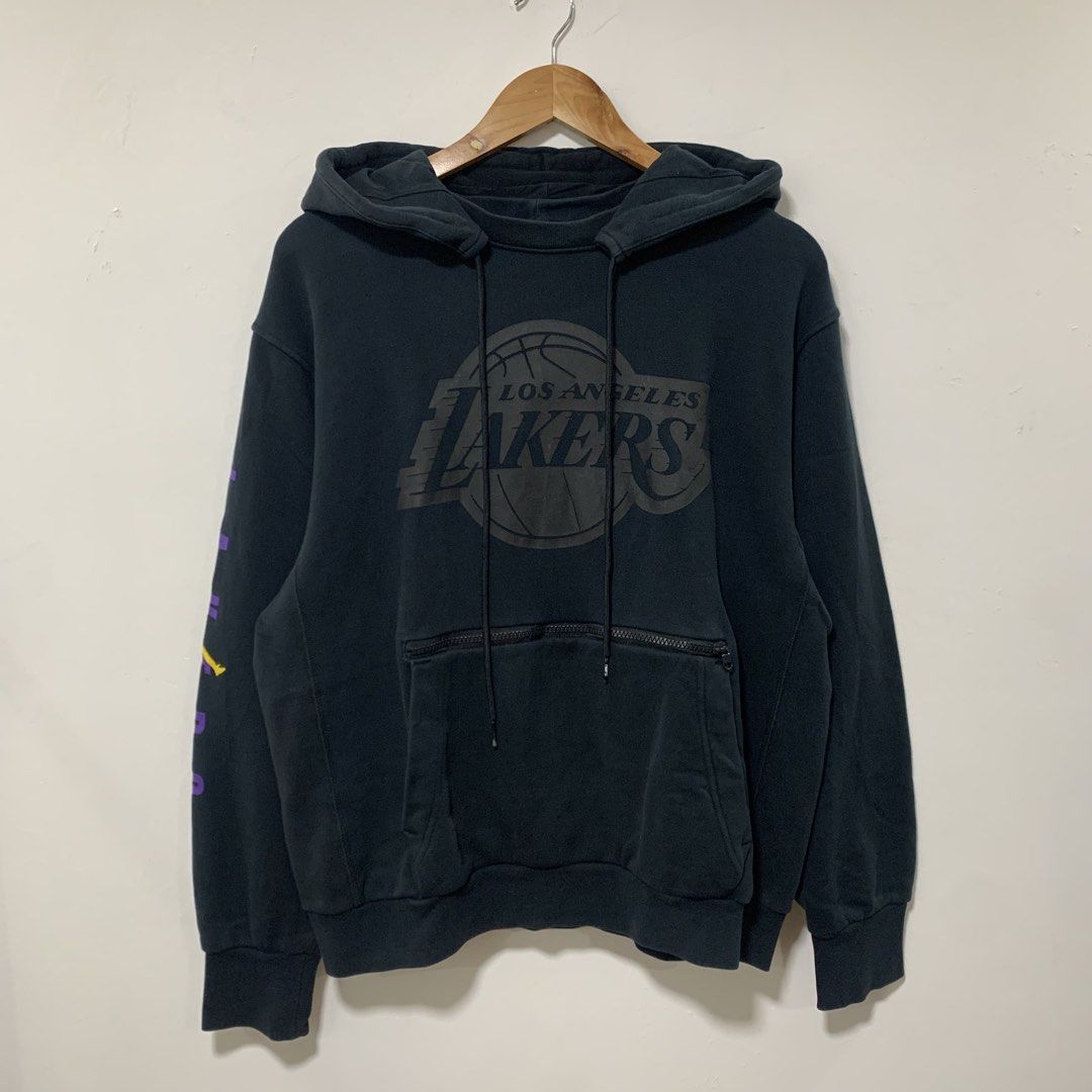 Jordan x Nba lakers (Category: Hoodies) located in Cavite. Submitted by yobubsss (Listing ID 1470915794, Image 1). Description: Size Large 23w 27L Good condition No issue.