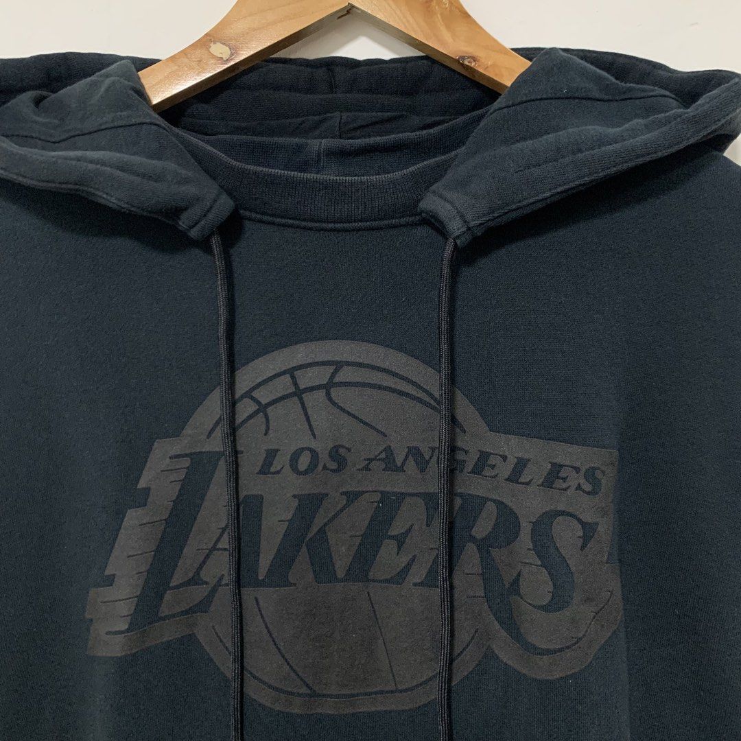 Jordan x Nba lakers (Category: Hoodies) located in Cavite. Submitted by yobubsss (Listing ID 1470915794, Image 2). Description: Size Large 23w 27L Good condition No issue.