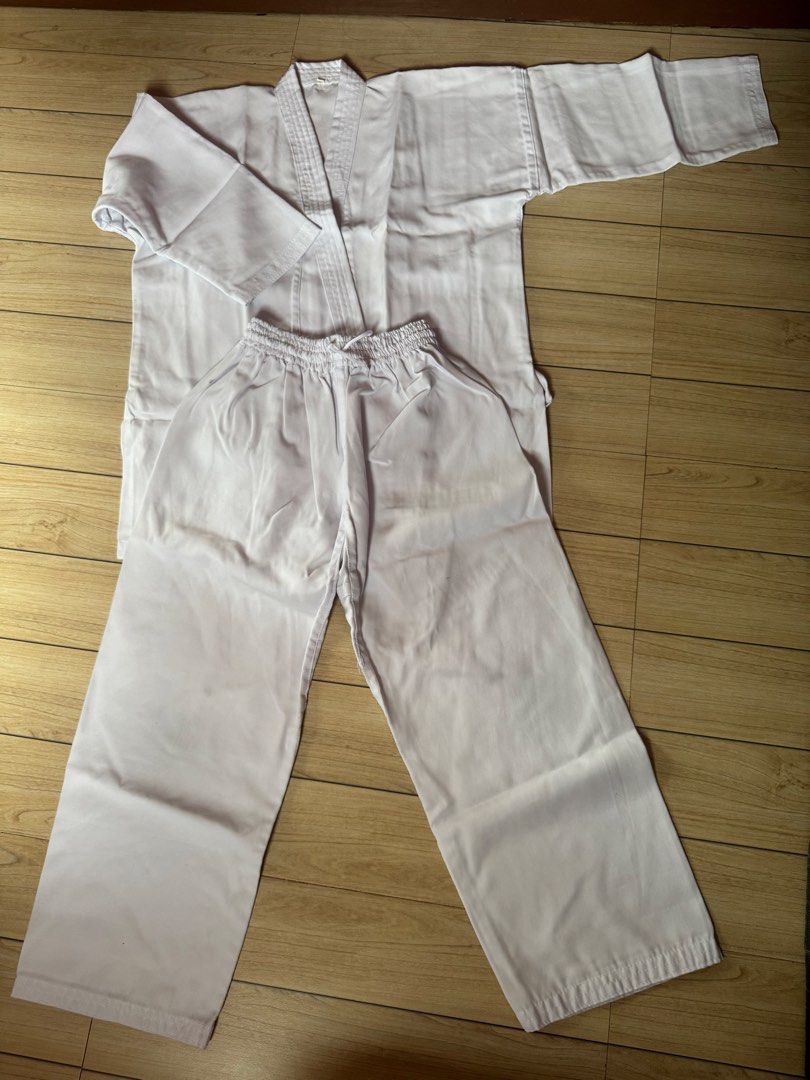 judo/aikido/taekwondo uniform (Category: Combat Sports) located in Malabon City. Submitted by nanayinah (Listing ID 1470790401, Image 2). Description: - size M - used only during PE class in college.