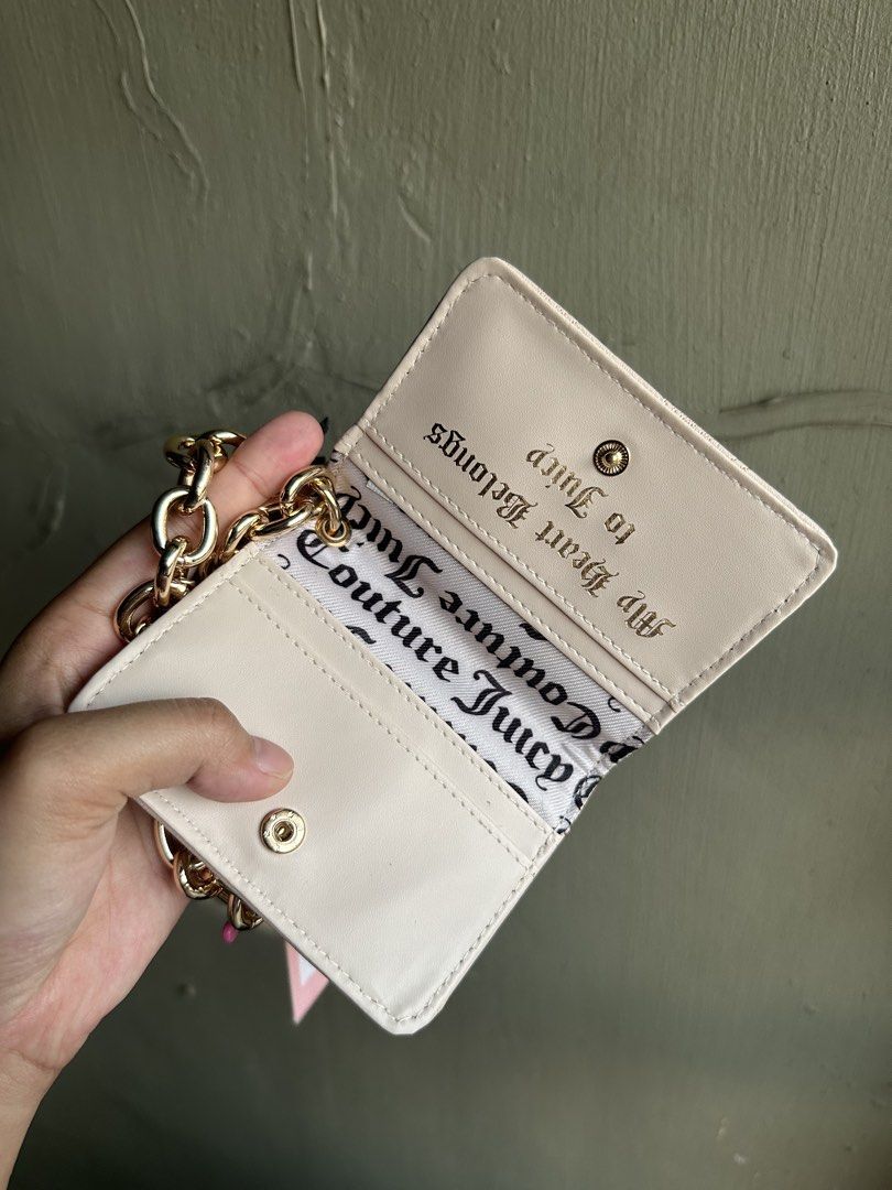 JUICY COUTURE TOP NOTCH CC KEY FOB (Category: Wallets & Card holders) located in Pasig City. Submitted by thesipsnapofficial (Listing ID 1470896016, Image 3). Description: .