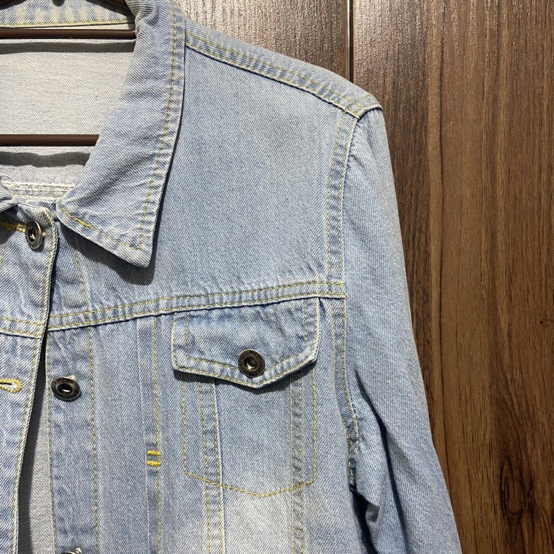 Jun Jeans Light Blue Denim Jacket (Category: Coats, Jackets and Outerwear) located in Marikina City. Submitted by jeliie (Listing ID 1470884840, Image 3). Description: can fit to s-m size.