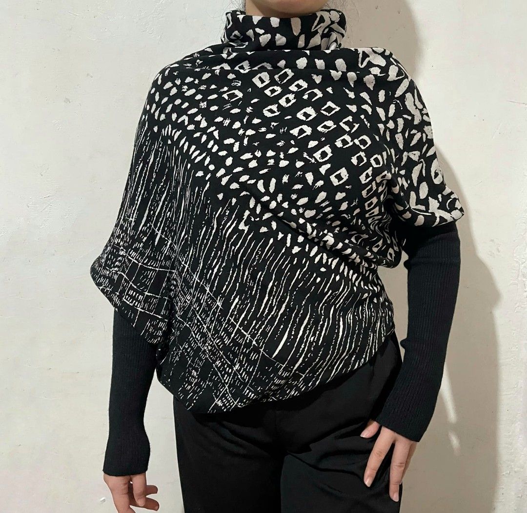 JUST CAVALLI ASYMMETRICAL TOP (Category: Luxury Apparel) located in Bacolod City. Submitted by the.finest (Listing ID 1470916239, Image 2). Description: Just Cavalli High Neck Asymmetrical Top Tag Size: 6 Fits Medium Condition: 9/10 7,000+shipping fee.
