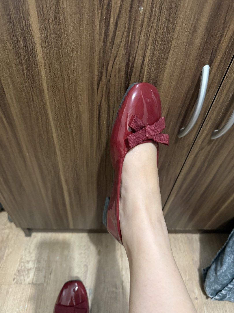 Kaeve Red Patent Bow Ballet Flats (Category: Flats & Sandals) located in Las Pinas. Submitted by whoshotcupid (Listing ID 1470762410, Image 2). Description: Kaeve red patent flats with a square toe. Cute ribbon bow on the front. Slip-on design, easy to put on and take off. Lightly padded insoles with the brand logo printed inside. Clean out closet clearout, worn a couple of times. Great pop of color for outfits..