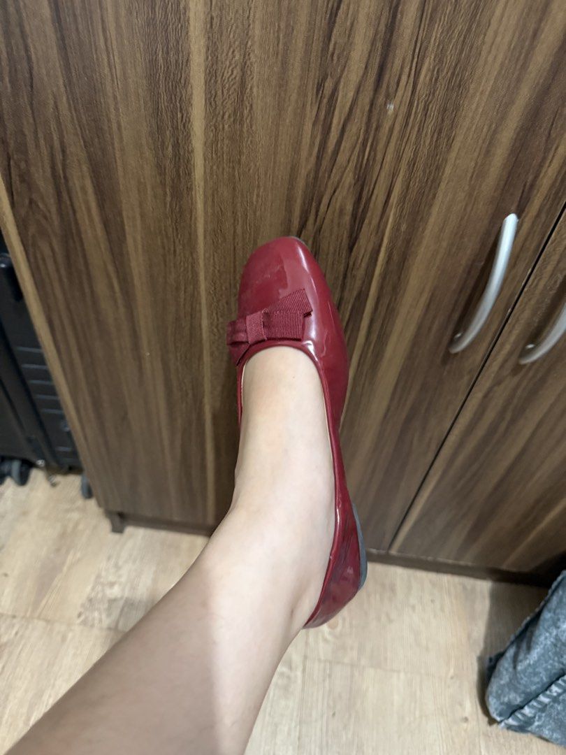 Kaeve Red Patent Bow Ballet Flats (Category: Flats & Sandals) located in Las Pinas. Submitted by whoshotcupid (Listing ID 1470762410, Image 3). Description: Kaeve red patent flats with a square toe. Cute ribbon bow on the front. Slip-on design, easy to put on and take off. Lightly padded insoles with the brand logo printed inside. Clean out closet clearout, worn a couple of times. Great pop of color for outfits..
