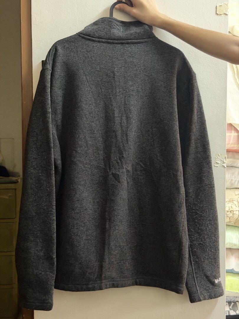 Karrimor Dark Grey Fleece Jacket (Category: Coats, Jackets and Outerwear) located in Bacoor. Submitted by aeieaa (Listing ID 1470780251, Image 2). Description: High mock neck collar to keep you warm Convenient zippered chest pocket with the Karrimor logo Soft, lightweight, and cozy fleece material, perfect for chilly weather, casual wear, or outdoor activities.