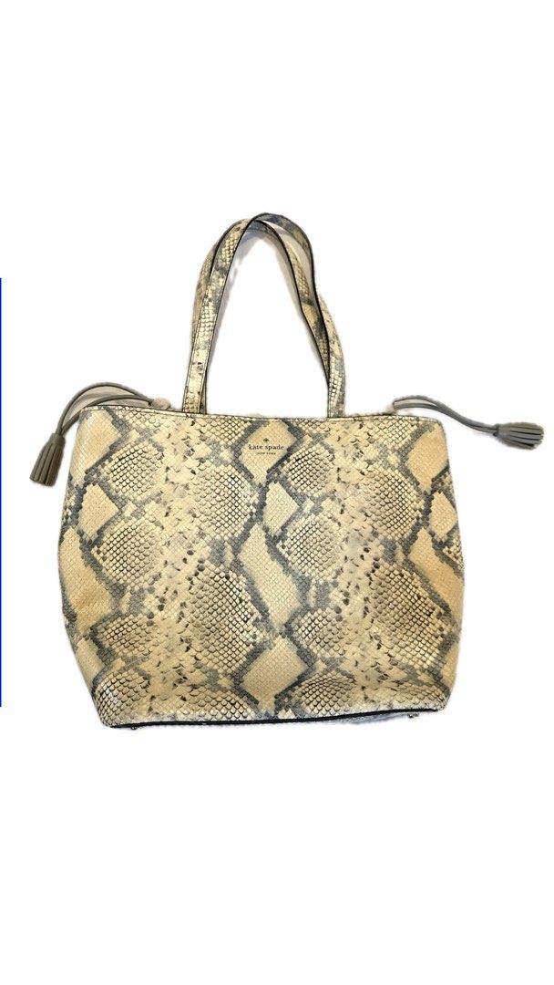 Kate Spade Snakeskin Print Tote Bag (Category: Tote Bags) located in Cebu City. Submitted by hanamatsuura (Listing ID 1470910162, Image 3). Description: Barely used Good as new No flaws Rfs: i don’t use it at all.