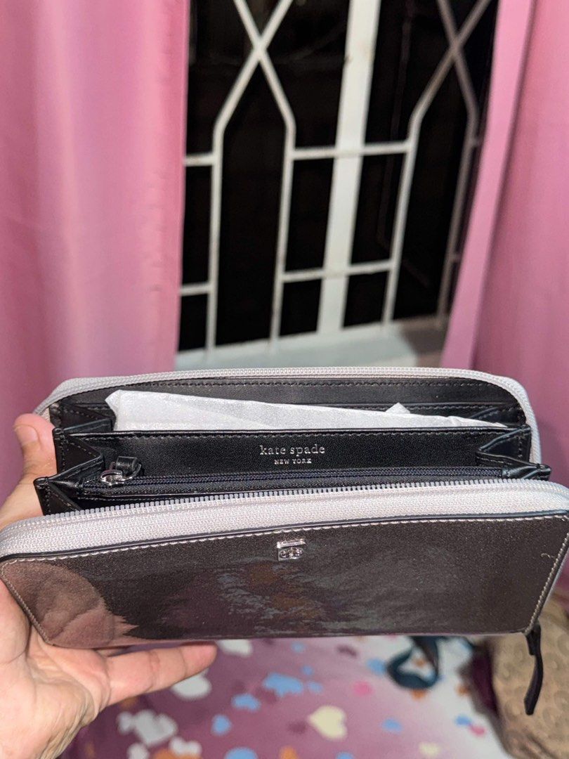 Kate spade wallet (Category: Luxury Bags & Wallets) located in Cavite. Submitted by donthatethisplaya (Listing ID 1470856730, Image 2). Description: .