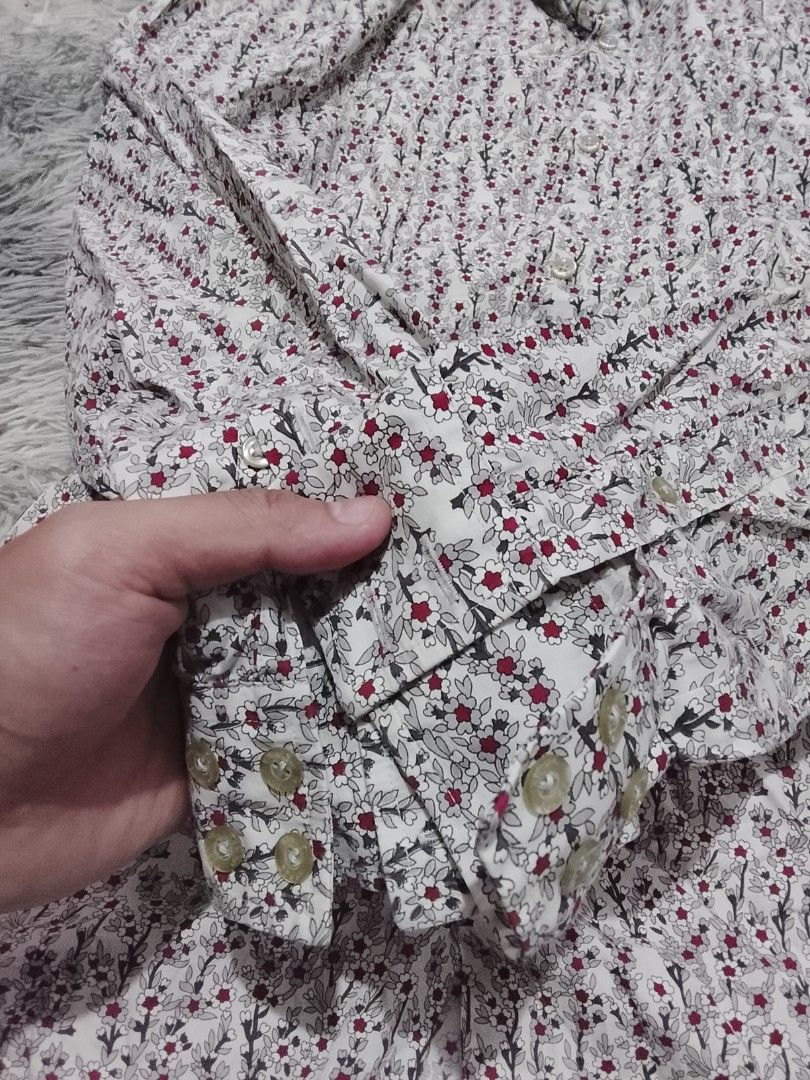 Kenzo Polo Button Down Floral AOP SMALL-MEDIUM (Category: Tshirts & Polo Shirts ) located in Davao. Submitted by thevintagehunterdvo (Listing ID 1470769674, Image 3). Description: Width 20 Length 28-29 Check more dimes on last photos.