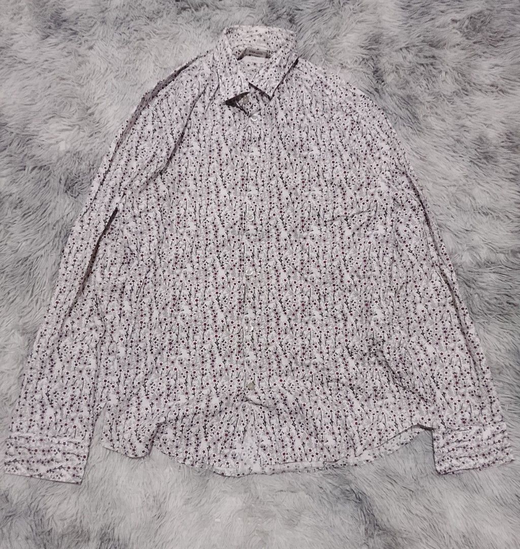 Kenzo Polo Button Down Floral AOP SMALL-MEDIUM (Category: Tshirts & Polo Shirts ) located in Davao. Submitted by thevintagehunterdvo (Listing ID 1470769674, Image 1). Description: Width 20 Length 28-29 Check more dimes on last photos.