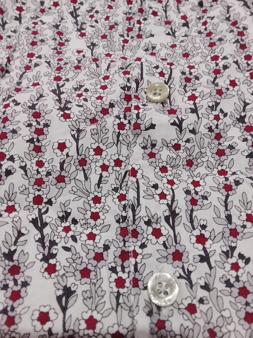 Kenzo Polo Button Down Floral AOP SMALL-MEDIUM (Category: Tshirts & Polo Shirts ) located in Davao. Submitted by thevintagehunterdvo (Listing ID 1470769674, Image 2). Description: Width 20 Length 28-29 Check more dimes on last photos.