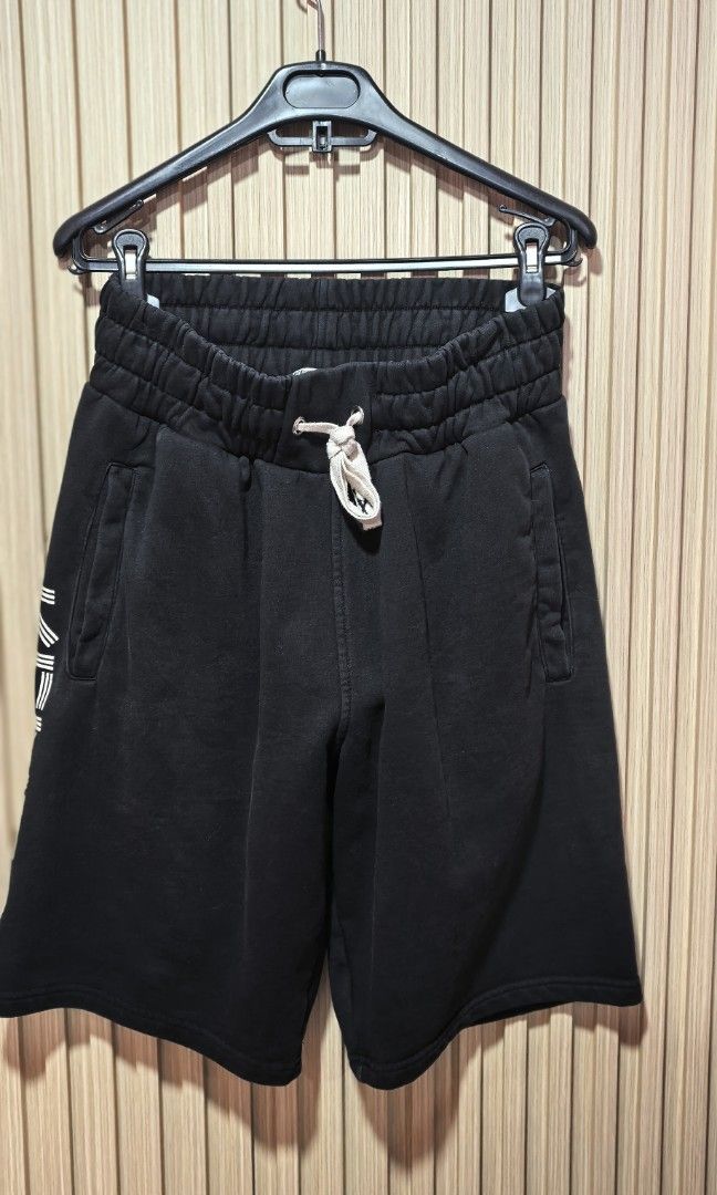 Kenzo short (Category: Shorts) located in General Santos City (Dadiangas). Submitted by hasolhard (Listing ID 1470837612, Image 1). Description: Kenzo short L-xl.