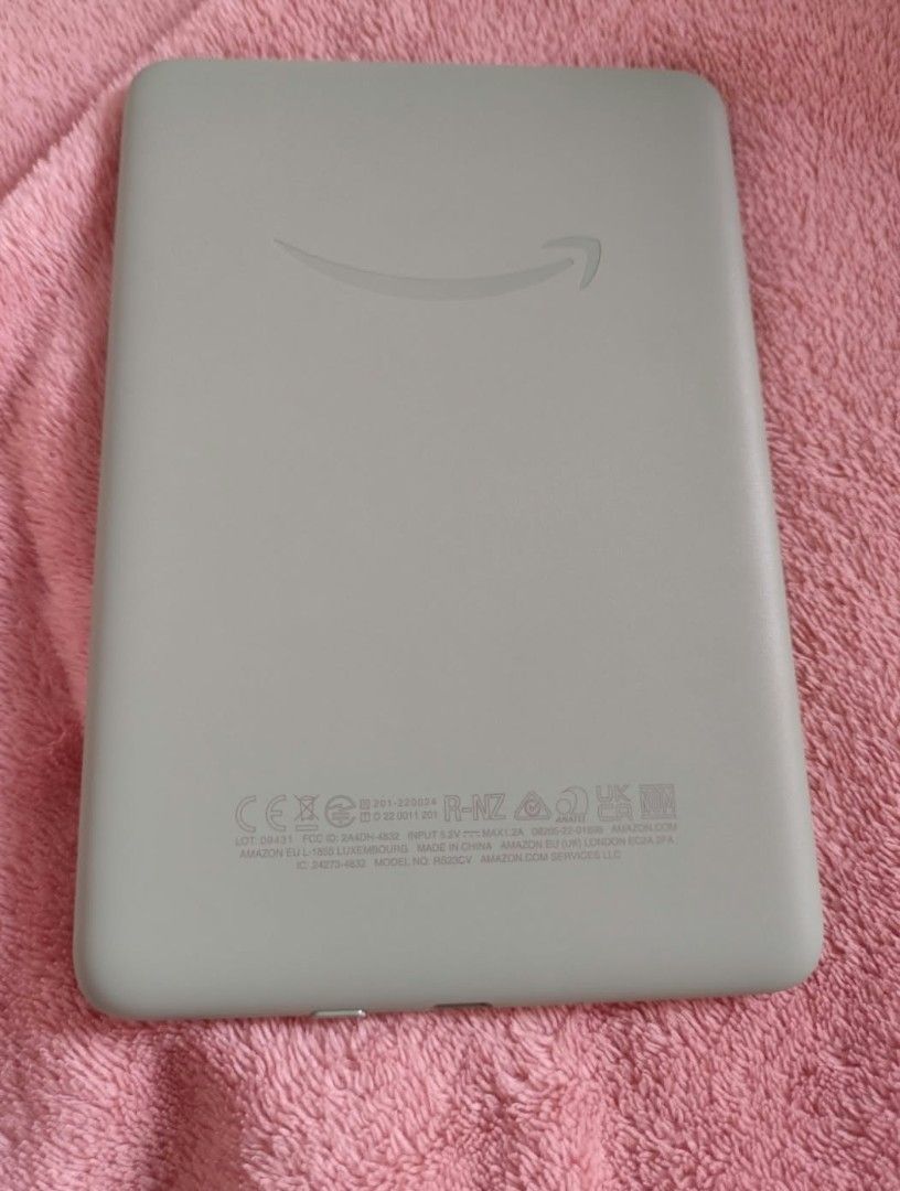 Kindle Basic 2024 11th Gen (Category: E-Readers) located in Las Pinas. Submitted by jestin26 (Listing ID 1470870148, Image 3). Description: Like new condition no ads, 16GB Matcha color w/ original cable No box included In excellent condition, no issue.