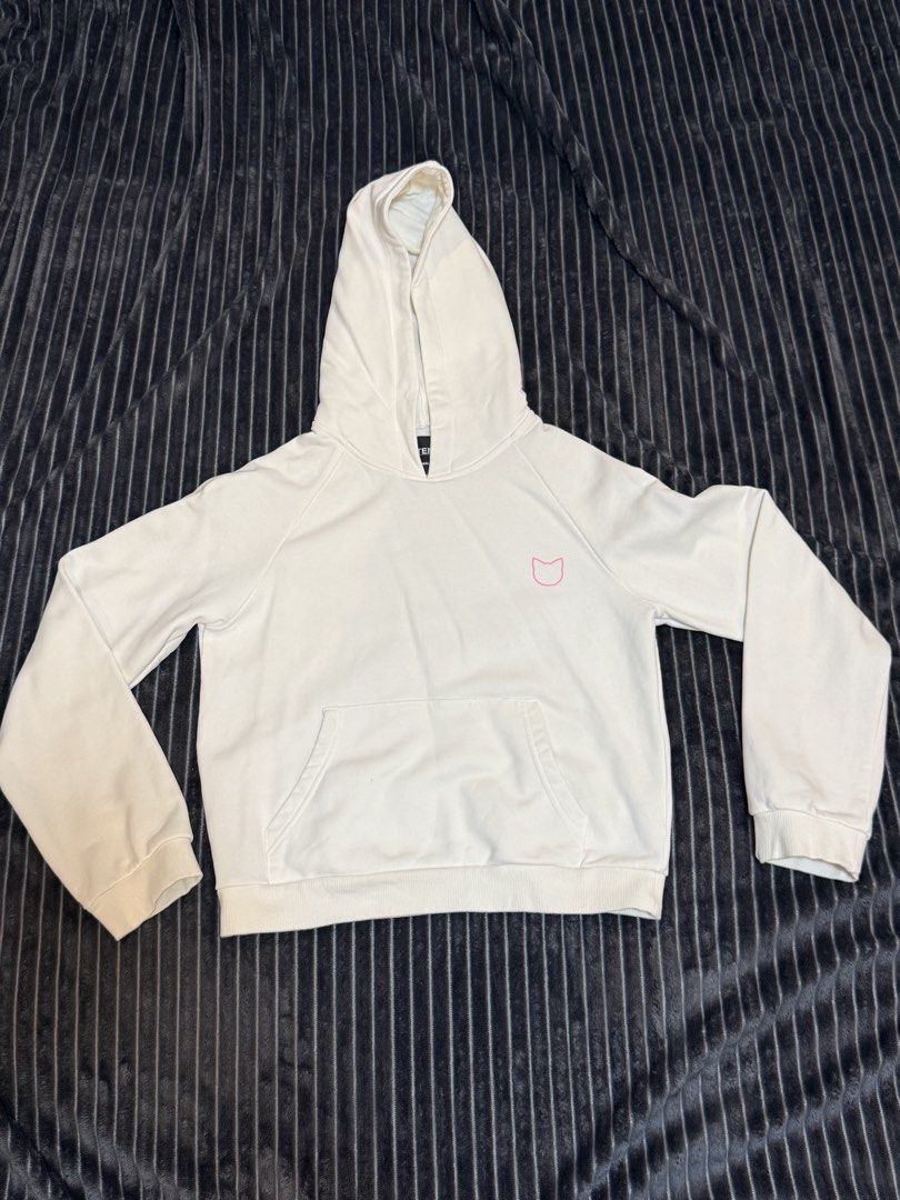 Kittenish Sweater Jacket (Category: Coats, Jackets and Outerwear) located in Angeles City. Submitted by missluxxe888 (Listing ID 1470859664, Image 1). Description: Color: Off White 📌 Please note: Actual color may slightly vary due to lighting conditions and screen display settings. Thank you for understanding! ..