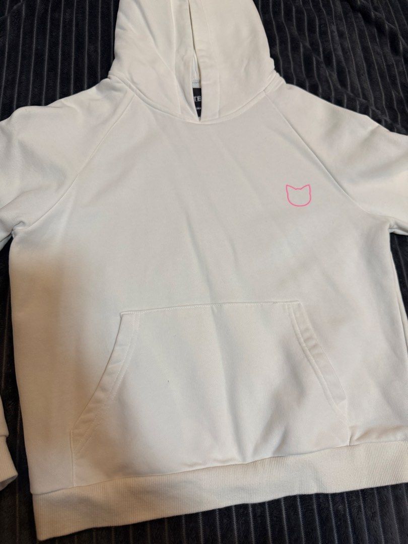 Kittenish Sweater Jacket (Category: Coats, Jackets and Outerwear) located in Angeles City. Submitted by missluxxe888 (Listing ID 1470859664, Image 2). Description: Color: Off White 📌 Please note: Actual color may slightly vary due to lighting conditions and screen display settings. Thank you for understanding! ..
