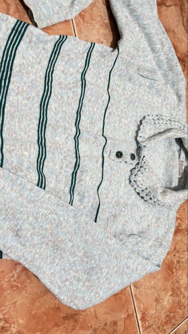 Knitted Ruffle Top (Category: Longsleeves) located in Baguio. Submitted by moimnz (Listing ID 1470812144, Image 3). Description: Best fits XS-Med Slight Stretch Thick Fabric .