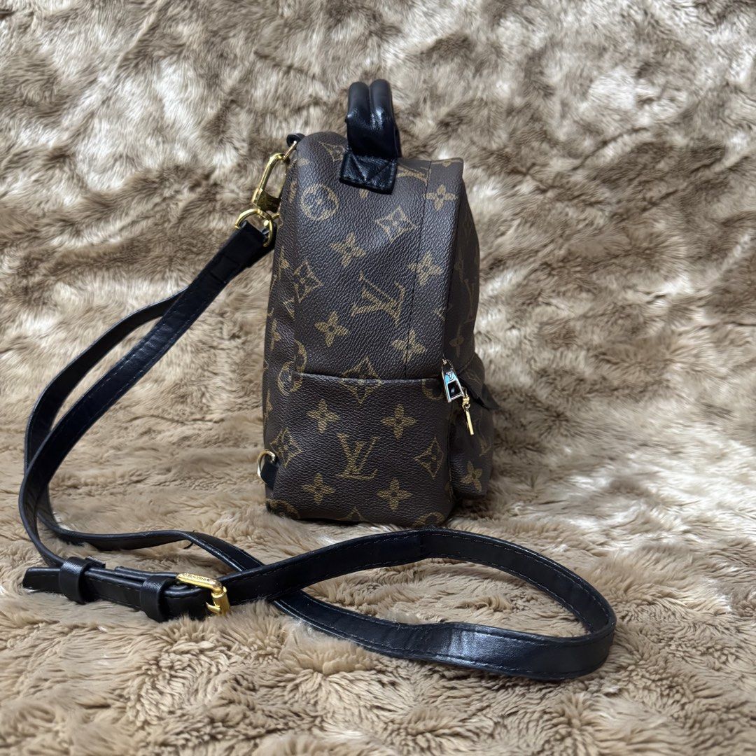 L0UIS VUITT0N PALM SPRING MINI BACKPACK (Off-missing 1 strap) (Category: Luxury Bags & Wallets) located in Manila. Submitted by thebagbudget (Listing ID 1470842704, Image 2). Description: 🖤 L0UIS VUITT0N PALM SPRING MINI BACKPACK ✨ Timeless style, everyday luxury! 🤎 👜 Coated Monogram canvas paired with soft cowhide leather trim and a comfortable foam-backed top handle. 🖤 Durable Monogram coated canvas. ✨ Soft black cowhide leather tabs, handl