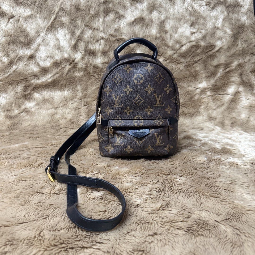 L0UIS VUITT0N PALM SPRING MINI BACKPACK (Off-missing 1 strap) (Category: Luxury Bags & Wallets) located in Manila. Submitted by thebagbudget (Listing ID 1470842704, Image 1). Description: 🖤 L0UIS VUITT0N PALM SPRING MINI BACKPACK ✨ Timeless style, everyday luxury! 🤎 👜 Coated Monogram canvas paired with soft cowhide leather trim and a comfortable foam-backed top handle. 🖤 Durable Monogram coated canvas. ✨ Soft black cowhide leather tabs, handl