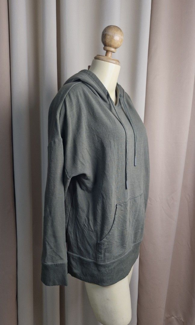 L: Athletic Hoody Jacket (Category: Coats, Jackets and Outerwear) located in Calabanga. Submitted by deniseallyson (Listing ID 1470864675, Image 2). Description: .