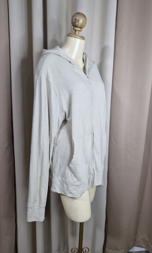 L: Old Navy Hoody Jacket (Category: Coats, Jackets and Outerwear) located in Calabanga. Submitted by deniseallyson (Listing ID 1470779545, Image 2). Description: .