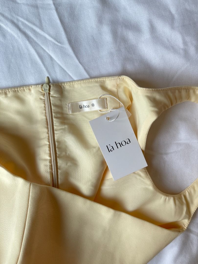 La Hoa Halter Top (Category: Sleeveless) located in Quezon City. Submitted by everythingmustgo__ (Listing ID 1470774970, Image 3). Description: La Hoa Halter Top (from Vietnam 🇻🇳) - brand new with tags - size: medium (bust 32-33" / waist 26-27") (when worn not mine) - super nice quality!! iykyk ‼️ firm with price. low ballers will not be entertained ‼️.