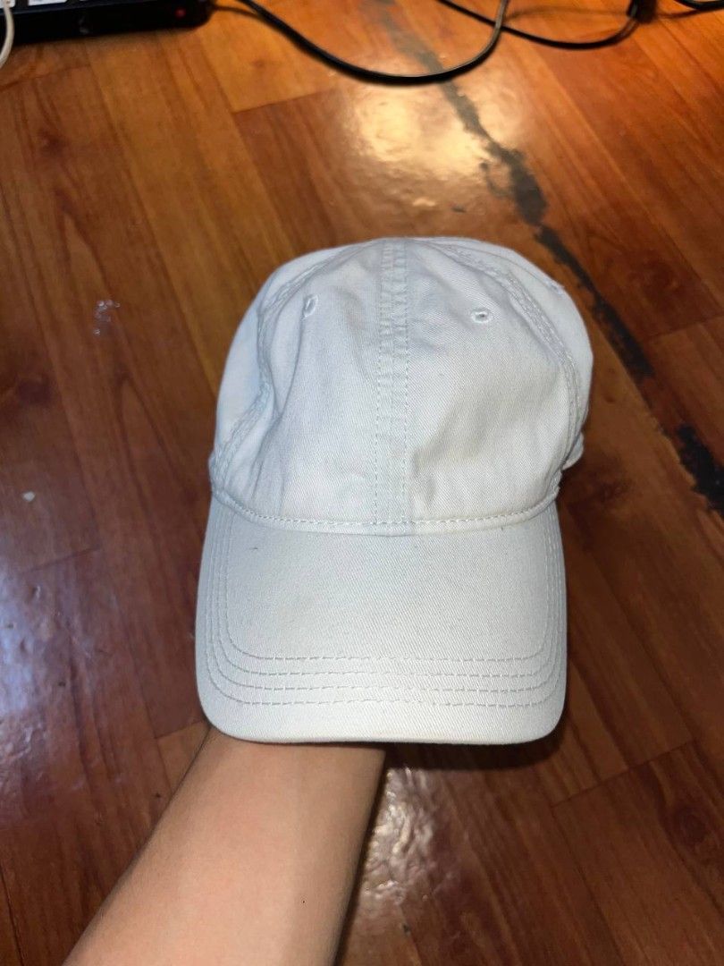 Lacoste Classic Cotton Cap (Category: Caps & Hats) located in Quezon City. Submitted by michypeachyy1 (Listing ID 1470914523, Image 2). Description: 750 plus shipping only.