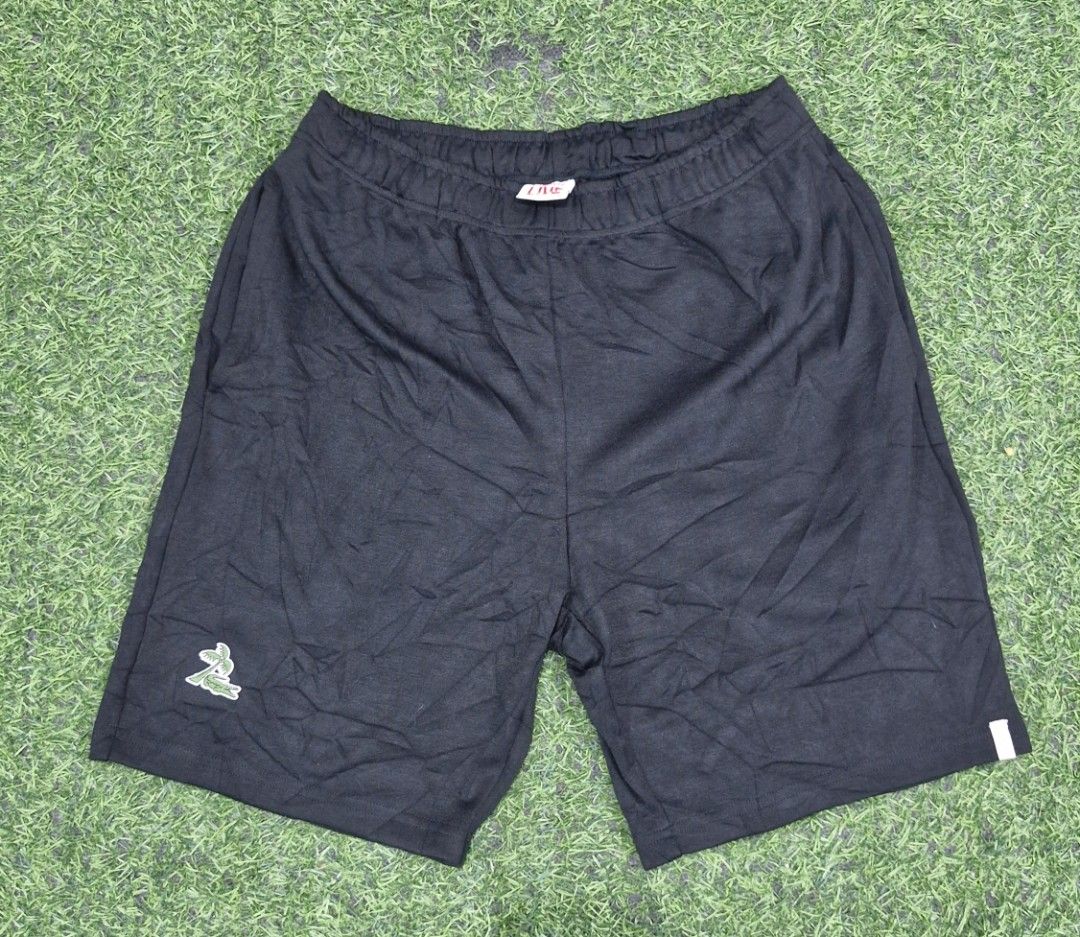 Lacoste live cotton short (Category: Shorts) located in Pili. Submitted by the_g_thrift (Listing ID 1470857185, Image 1). Description: size 4 on tag size: 28-34 length: 19 hem: 10.5 excellent condition no issue.