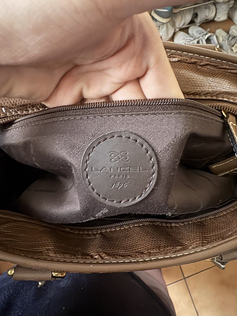 Lancel Vintage Handbag (Category: Shoulder Bags) located in Quezon City. Submitted by newdeer.0af166 (Listing ID 1470809354, Image 3). Description: Condition: 8/10 May visible creases na due to age and use, and needs cleaning to restore its appearance. Please manage your expectations and check all photos for the actual condition..