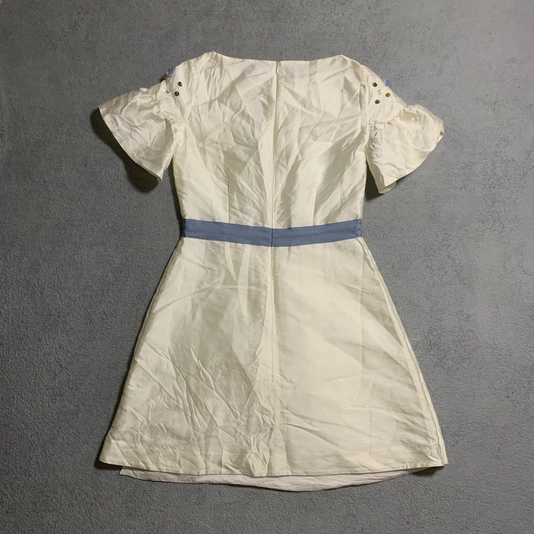 lanvin formal white dress (Category: Dresses) located in Arayat. Submitted by capymelon (Listing ID 1470789172, Image 2). Description: size : small - medium issue : small cut color may vary due to lighting items are negotiable but no lowballing send me a message if interested! 📍pampanga j&t courier sf is ₱54-₱84 .