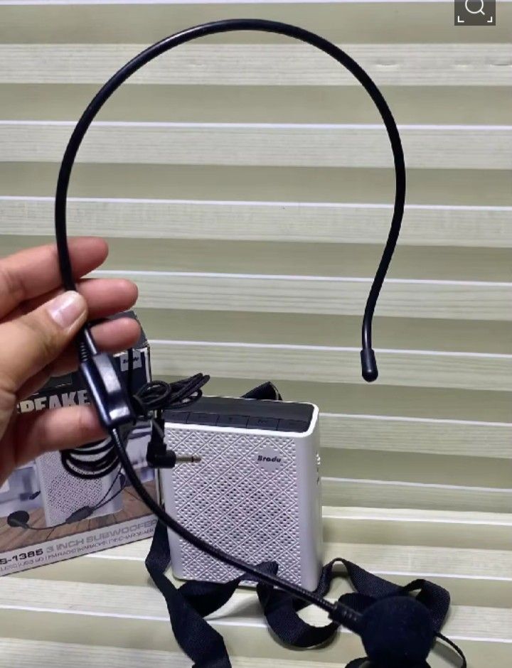 Lapel brodu wired mic (Category: Microphones) located in Manila. Submitted by iliasjen (Listing ID 1470836032, Image 2). Description: .
