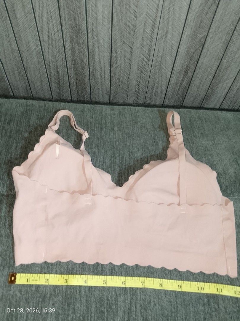 Large seamless scalloped edges bra padded (Category: Undergarments & Loungewear) located in Manila. Submitted by truecrystal-1407 (Listing ID 1470810381, Image 3). Description: .