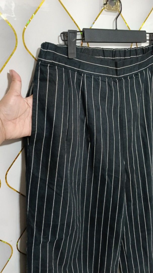 lativ Black White Pinstripe Culottes Pants (Category: Skirts) located in Manila. Submitted by zariyah.1986 (Listing ID 1470751695, Image 2). Description: - Brand: Lativ - Style: Black and white pinstripe culottes, wide-leg cropped fit - Size: XL (Tag reads 34 x 31) - Material: 100% cotton main fabric - Features: Elastic waistband and convenient side pockets - Condition: Excellent / Like new - Perfect for casual days and easy to match with any bas