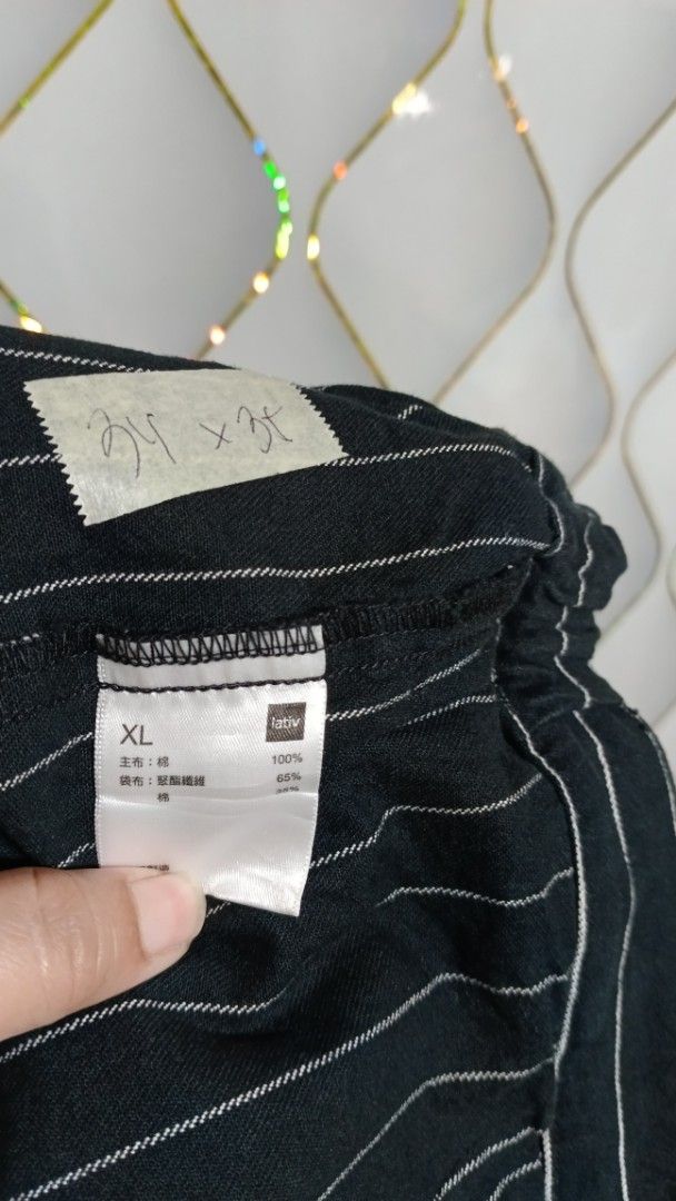 lativ Black White Pinstripe Culottes Pants (Category: Skirts) located in Manila. Submitted by zariyah.1986 (Listing ID 1470751695, Image 3). Description: - Brand: Lativ - Style: Black and white pinstripe culottes, wide-leg cropped fit - Size: XL (Tag reads 34 x 31) - Material: 100% cotton main fabric - Features: Elastic waistband and convenient side pockets - Condition: Excellent / Like new - Perfect for casual days and easy to match with any bas