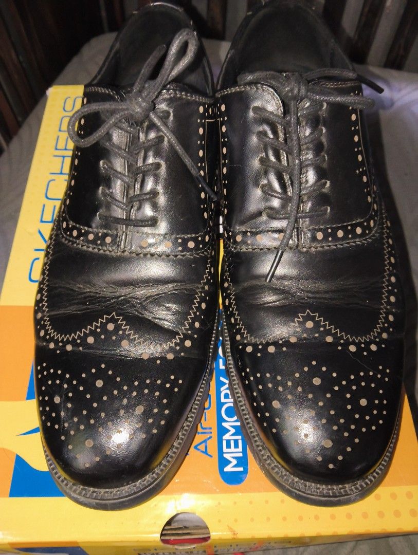 Leather shoes (Category: Casual Shoes) located in Makati City. Submitted by blank009 (Listing ID 1470756221, Image 2). Description: Formal Leather Shoes Butingkicks local Size 9US/42 mens P 1,200 Used less than 10x loc. taguig pm📩.