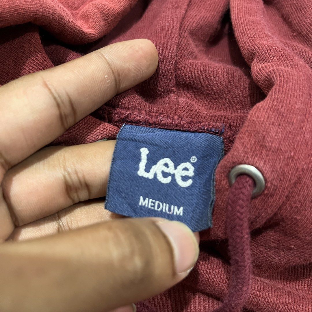 Lee (Category: Hoodies) located in Bacoor. Submitted by manonghits_2000 (Listing ID 1470929778, Image 3). Description: Lee 23x28 Excellent Flawless Claim 120.