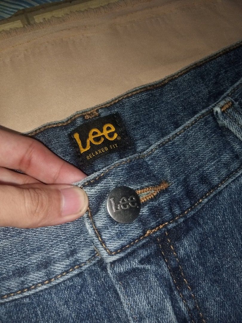 Lee Relaxed Fit Jeans Blue Size 46 (Category: Jeans) located in Santa Barbara. Submitted by crazydave (Listing ID 1470777111, Image 3). Description: LEE Regular Fit Jeans Waist:46 Length:45.5 Hem:9 -450+sf.