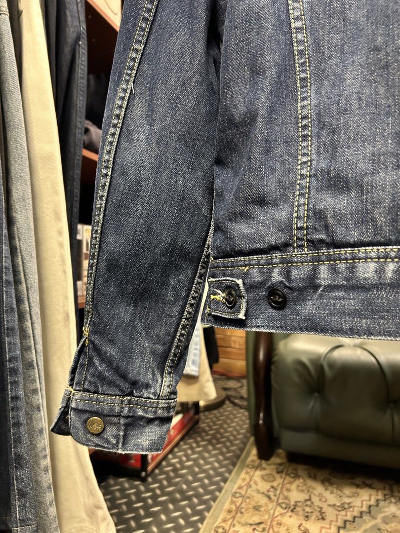 Lee Sherpa Lined Slim Jacket (Category: Jeans) located in Quezon City. Submitted by pricetakedown (Listing ID 1470854933, Image 3). Description: Excellent condition Size: M | Php 2,599 Measurements (inches) Armpit to armpit: 23 Shoulders: 20 Length: 23.5 📥 DM for inquiries 🫶🏻 Manage your expectations. Check photos and details thoroughly ✨ Items have been washed and sanitized 💡Actual color may vary due to lighting 📌 Payment thru Gcash/Bank tr
