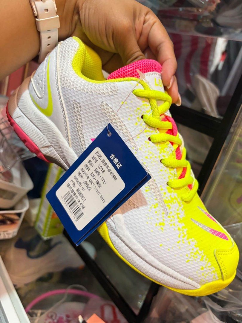 Lefus sports shoes (Category: Racket and Ball Sports) located in Taytay. Submitted by murahubblueapppage (Listing ID 1470788296, Image 1). Description: Racket shoes available original Lefus ox tendon sole L018 24.5 cm .