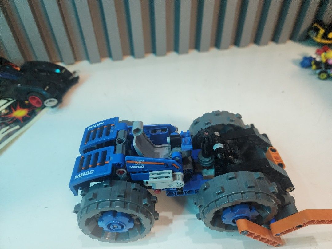 LEGO Technic Dozer Compactor (Category: Lego & Building Sets) located in Tarlac. Submitted by ziv_surplus (Listing ID 1470894226, Image 3). Description: Missing parts Please refer on the photos.