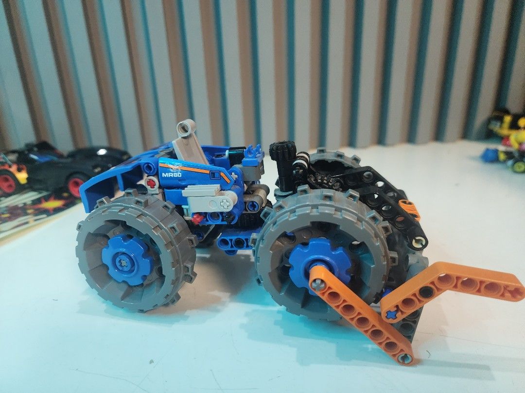 LEGO Technic Dozer Compactor (Category: Lego & Building Sets) located in Tarlac. Submitted by ziv_surplus (Listing ID 1470894226, Image 2). Description: Missing parts Please refer on the photos.