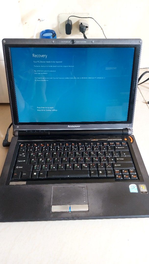 Lenovo IdeaPad and Acer Laptop Bundle (Category: Laptops & Notebooks) located in Quezon City. Submitted by christopher.torio18 (Listing ID 1470852909, Image 2). Description: 4 Pcs. Laptops may mga power pa yan dalawa may display Samsung at Lenovo /Acer Black may graphics walang back light Acer Asphire 1 untested 3,8 Only TAKE ALL!! Unit only mga boss..