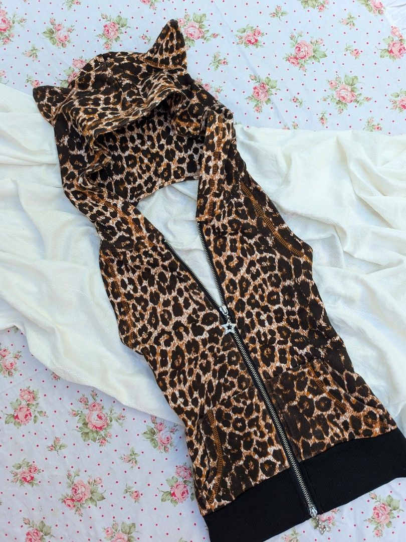 Leopard Print Sleeveless Zip-Up Backless Top (Category: Others Tops) located in Polomolok. Submitted by sheenx.club (Listing ID 1470768196, Image 2). Description: .